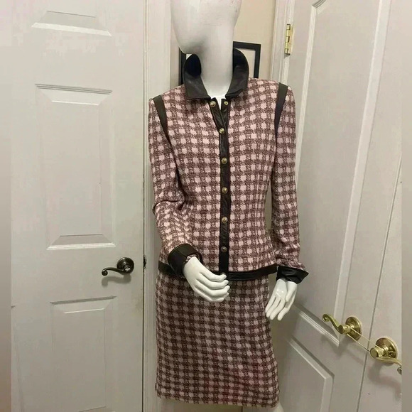 St. John's set of jacket and skirt.Gorgeous fabric with leather collar& sleeves - Picture 1 of 16